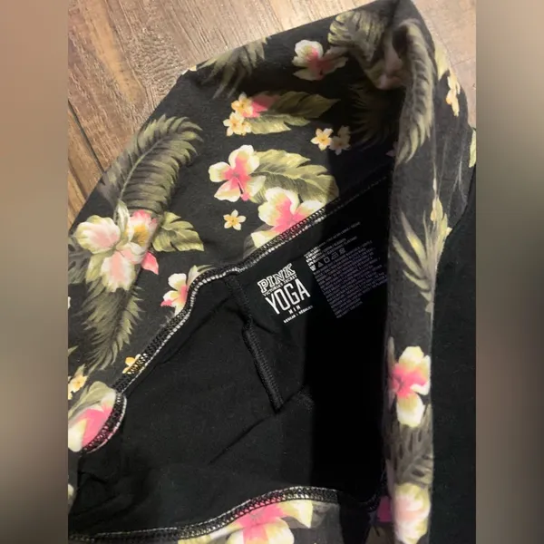 Black PINK Yoga Pants fold over tropical print Victoria’s Secret M spring casual - Image 2