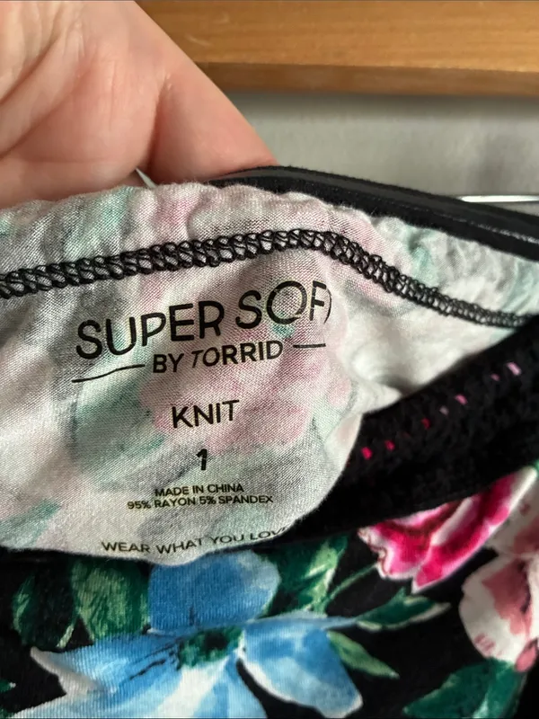 Torrid Super Soft Floral Strapless Babydoll Top Size 14/16 Black Pink - Image 5