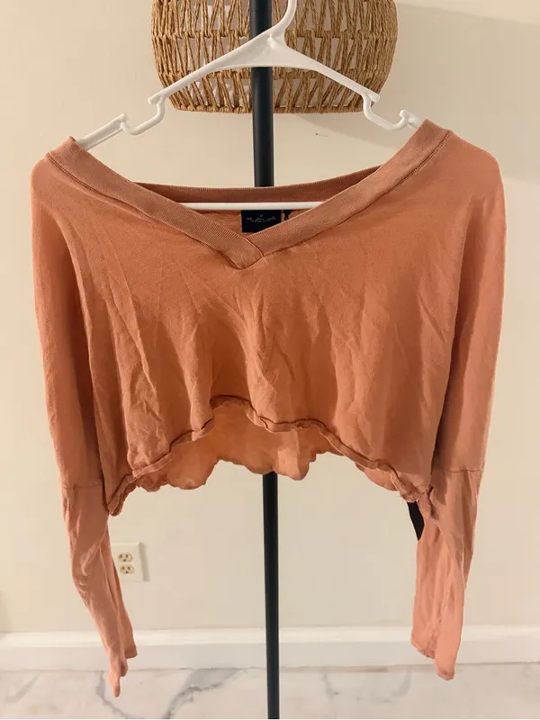 Urban Outfitters Cropped V-Neck Long Sleeve Top - Rust Pink - Image 2
