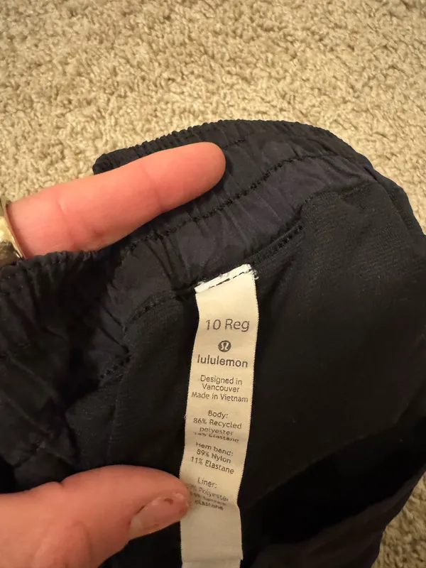 Lululemon 2.5" Hotty Hot Shorts - Image 3