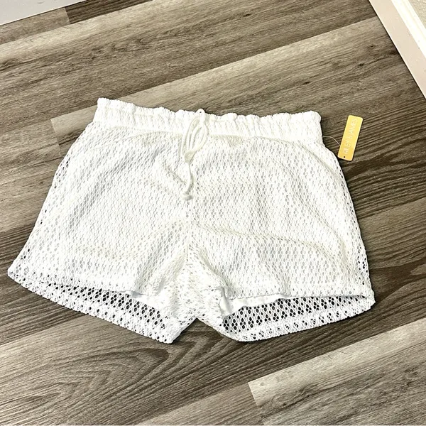 Riley & James Women's White Lace Shorts - Image 2