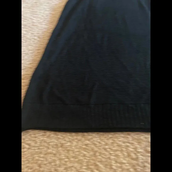 Size medium top Shirt Sweater Black Color - Image 2