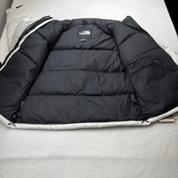 The North Face Women's 1996 Retro Nuptse Puffer 700 Down White Black NWT Medium - Image 10