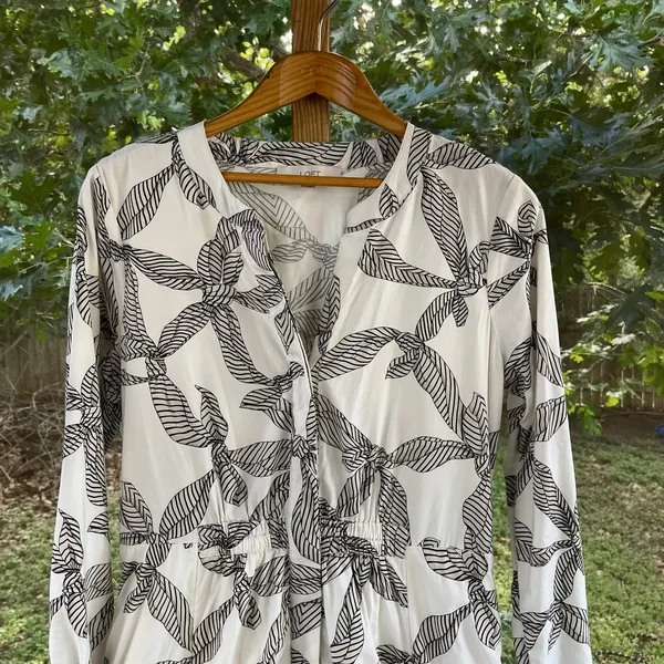 LOFT Women's Long Sleeve White & Black Bow Print Dress Size M - Image 6