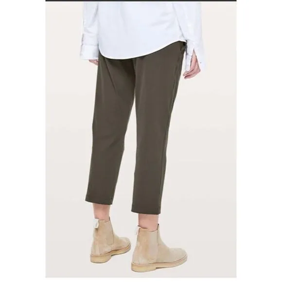 Lululemon On The Fly Crop Pants in Dark Olive size 6‎ - Image 2