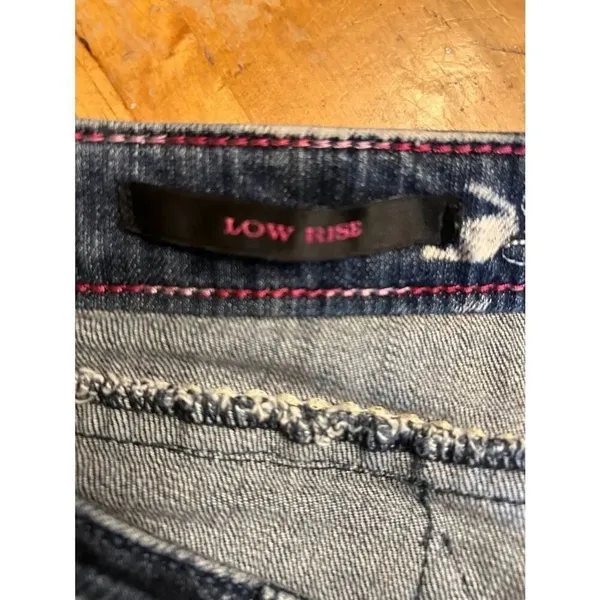 Rock 47 by Wrangler Low Rise Bootcut Dark Wash Jeans Distressed Size 32 READ (88 - Image 4