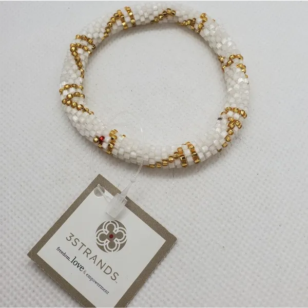 NWT 3 Strands White & Gold Beaded Bracelet - Image 5
