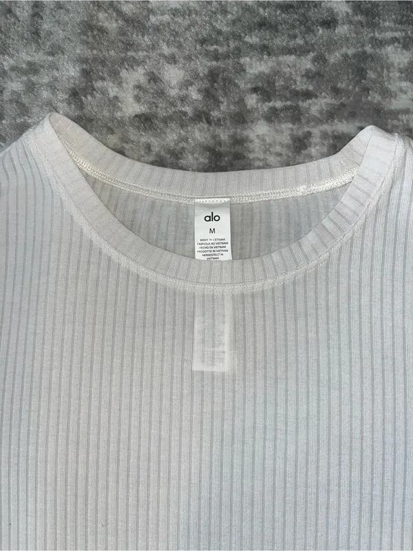 Alo Yoga Ribbed Sea Coast Short Sleeve T-Shirt - Image 4