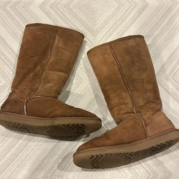 UGG Classic Chestnut Tall Shearling Lined Boots Size 7 - Image 2