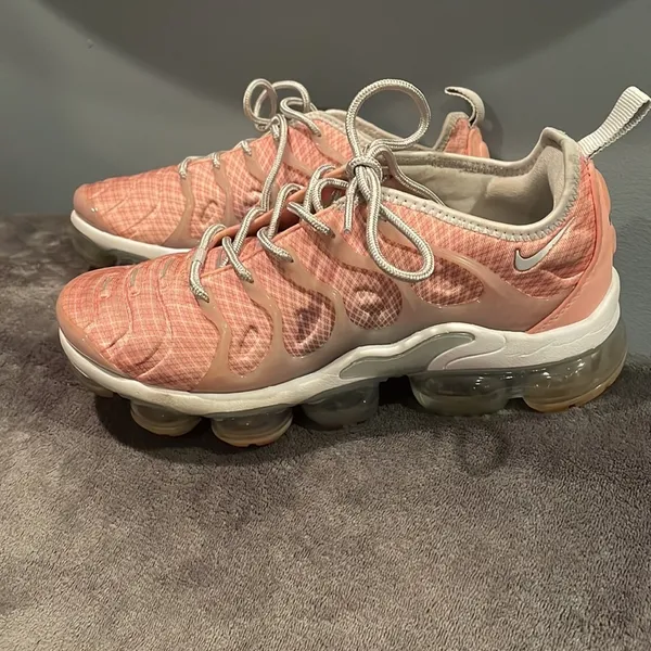Nike air vapormax plus women’s size 7.5 - Image 3