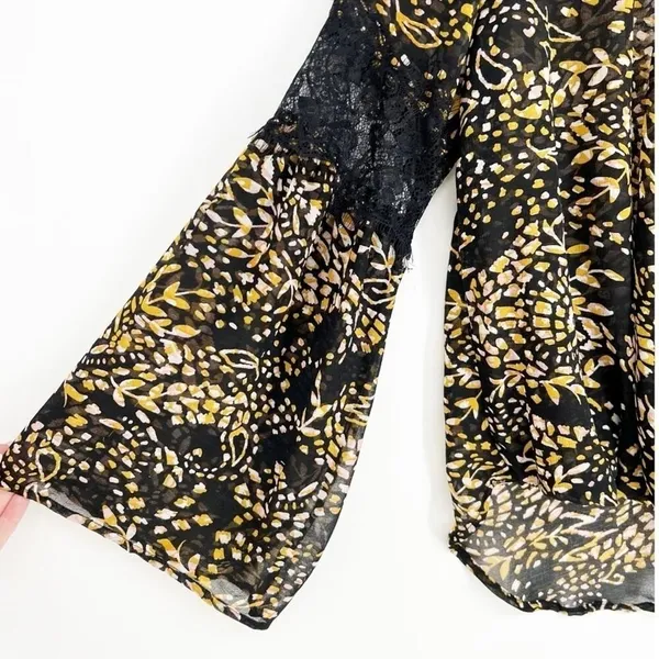 LOVESTITCH Women's Lace Detail Printed Bell Sleeve Blouse Size‎ M Boho - Image 5