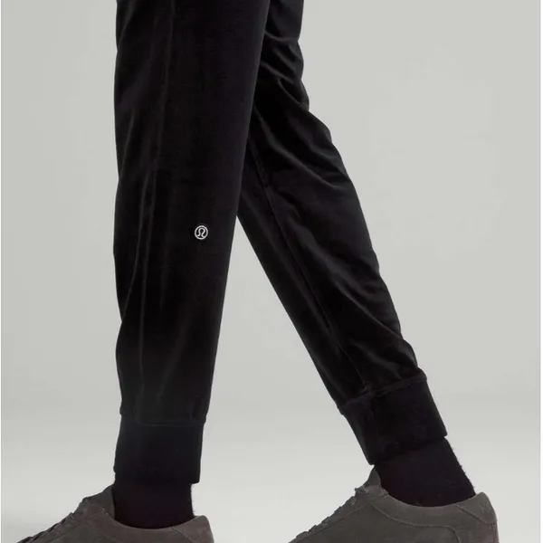 1016. Lululemon Ready to Crush High-Rise Velour Jogger *Full Length Black sz 4 - Image 3