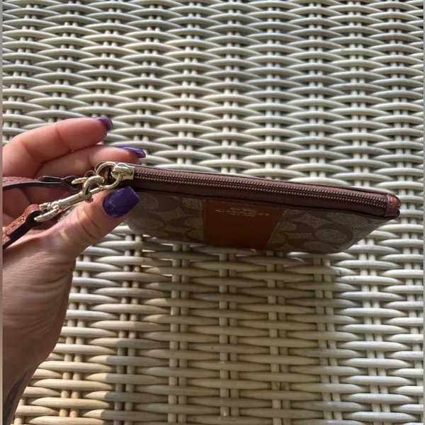 Coach‎ Signature C Leather Wristlet - Image 4