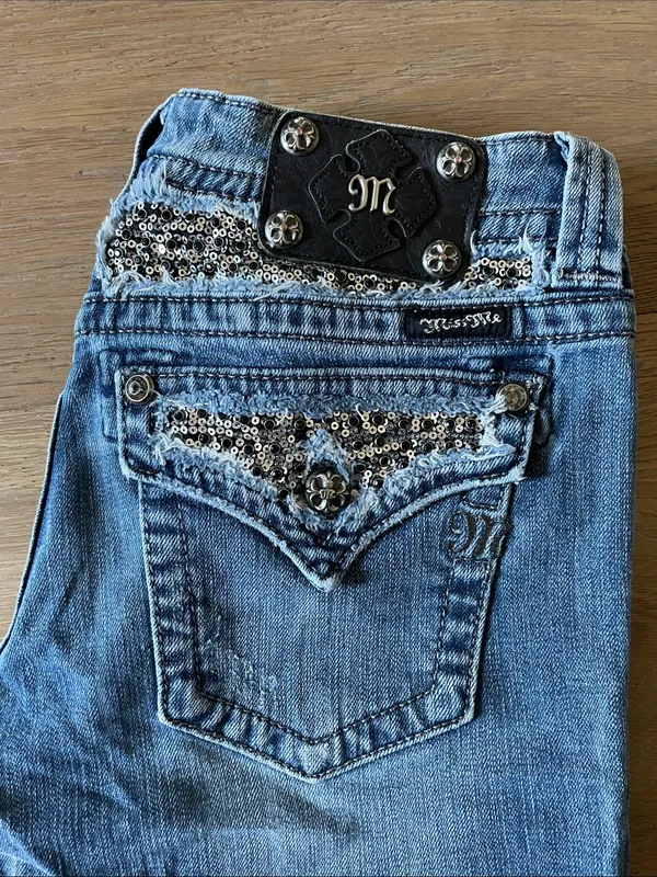 Miss Me Bermuda Shorts Sequin and Rhinestone Embellishments Size 29 - Image 3