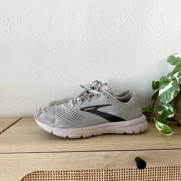 Brooks‎ | Signal 3 Running Shoes in Grey & Silver (Style 120349-1B-059) - Image 2
