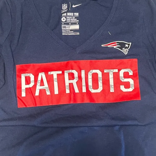 Nike Patriots Navy and Red T-Shirt size medium - Image 2