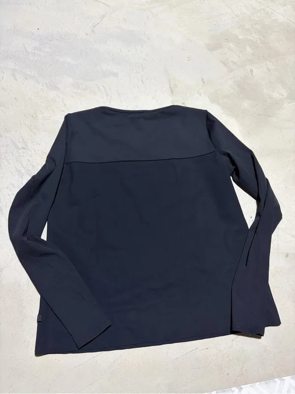 Lululemon out of this world Long-Sleeve Women's Top in Black - Image 5