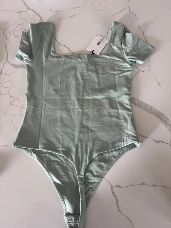 Aritzia Contour Bodysuit Size M NWT - Image 5