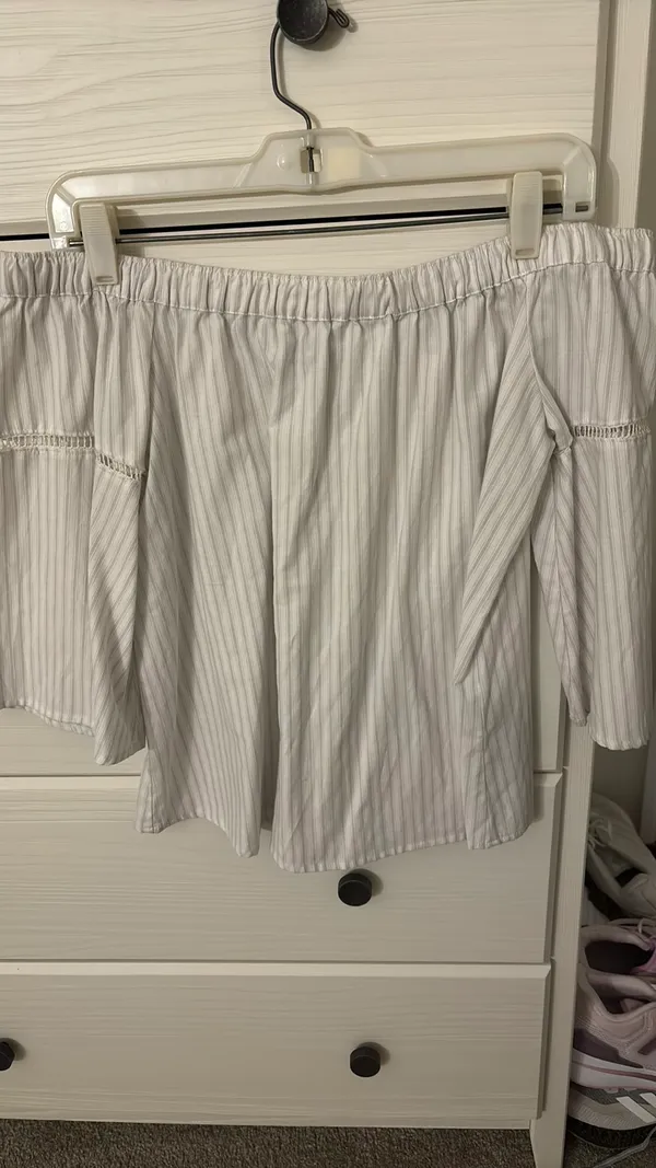 Abercrombie Off the Shoulder Shirt - Image 2
