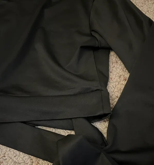 Amazon Twist long sleeve crop top - Image 3