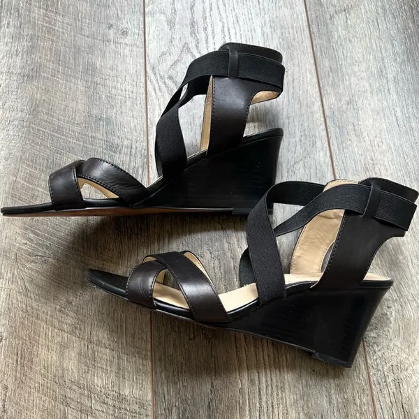 ADRIENNE VITTADINI Rheanne Black Wedge Strappy Sandals Size 8.5 Fine Leather - Image 3