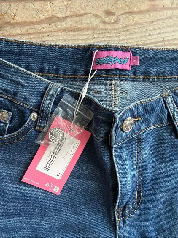 Edikted Flare Jeans size m nwt - Image 3