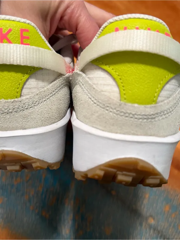 Nike Waffle Debut Athletic Sneakers White Hot Punch Pink Green size 7.5 - Image 8