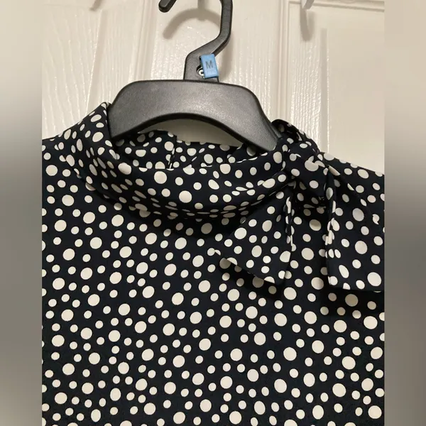 *Liz Clairborne Black Polka Dot Mock Neck Sleeveless Blouse #RB - Image 5