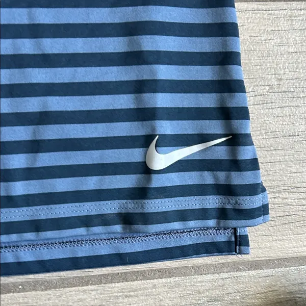 Nike Women’s Navy and Light Blue Striped Sleeveless Polo Tank - Image 3