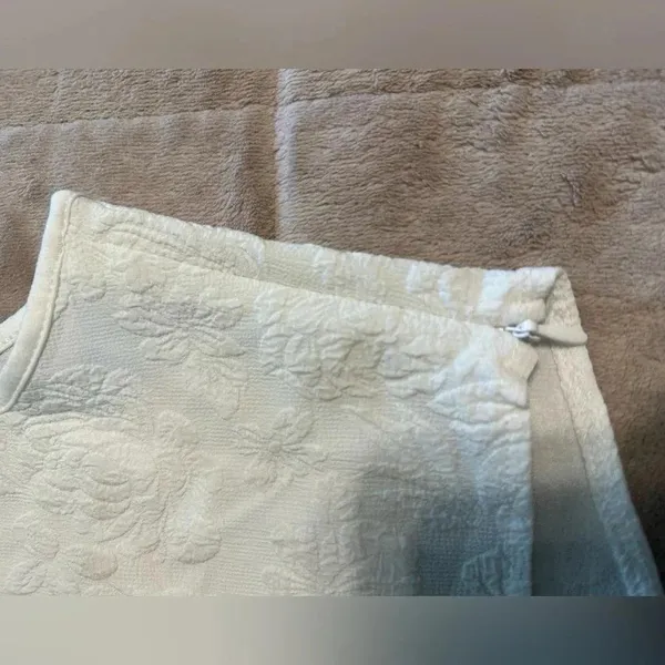 Salanta Cropped Sleeveless Top Size Medium 6 White Tank Bridal - Image 7