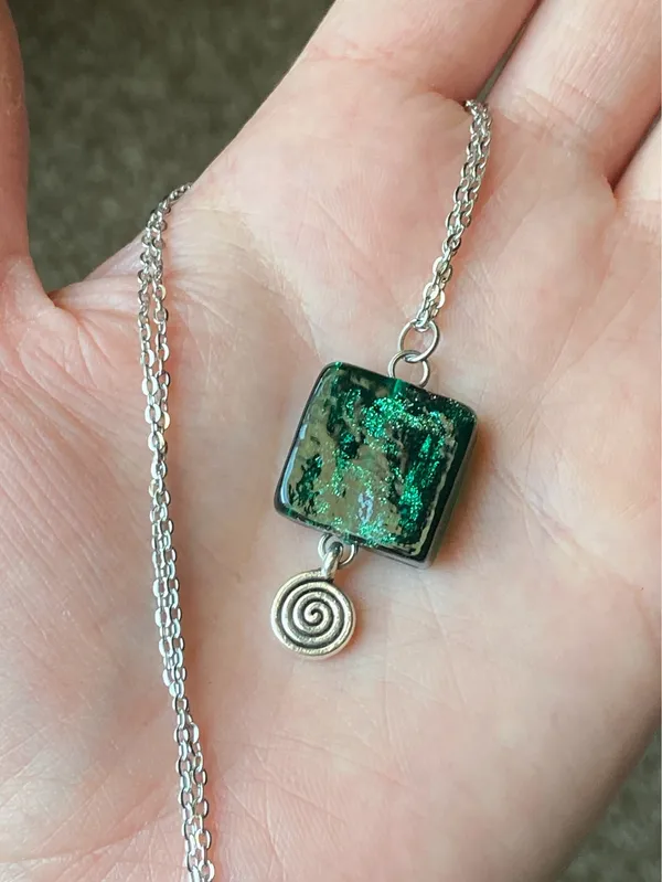 Handmade hippie funky fairy boho style green square glass bead & Swirl charm unisex necklace🟩🌳🍃🌀 - Image 5