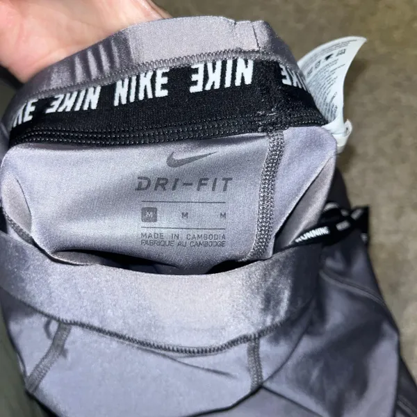 Nike Dri Fit Grey Leggings Size Medium - Image 5