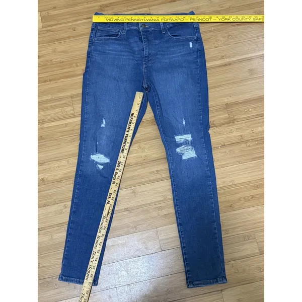 Levi’s 720 high rise skinny jeans women’s size 31 blue distressed denim - Image 4
