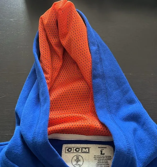 CCM Large women’s NY Islanders hoodie in GUC. - Image 3