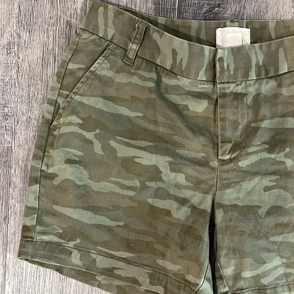 Caslon camouflage Camo cotton longer short w/ bottom hem zipper and clasp - 6 - Image 2