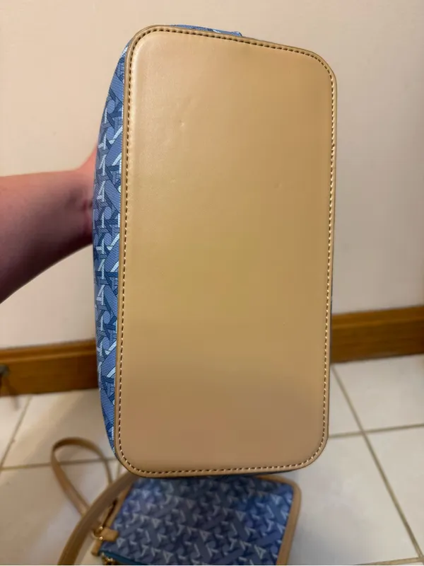 Anne Klein | Blue Patterned bucket bag with Tan Trim and Wristlet - Image 6