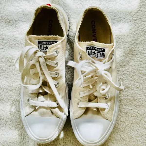Converse platform shoes. Love fearlessly on the side & small heart on the back. - Image 4