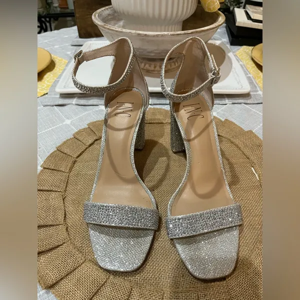 Elegant Silver Rhinestone Women's Heels Sz 8 - Image 3