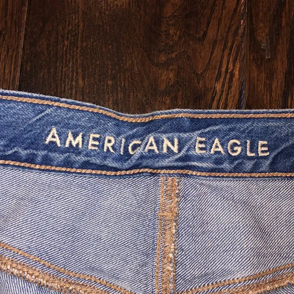 American eagle 90’s slim boyfriend size 10 short jeans extra distressed - Image 4