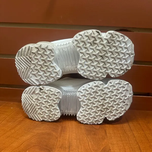 Link White Sneakers with Knit Mesh Upper and Air Cushioning - Image 3
