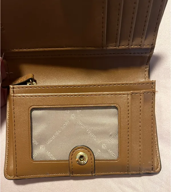 Michael Kors Wallet - Image 4