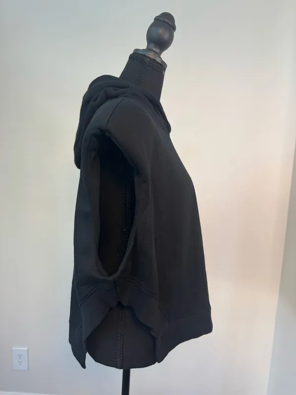 Alo Yoga Black Sleeveless Hoodie Size  - Image 2