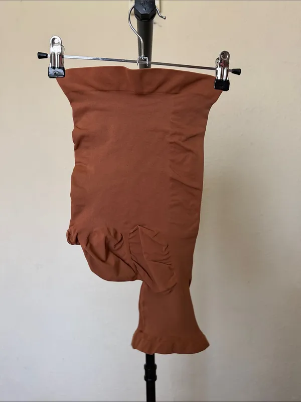 SKIMS Seamless Sculpt Solution Left Leg Exposed Bronze Shorts NEW size M - Image 3