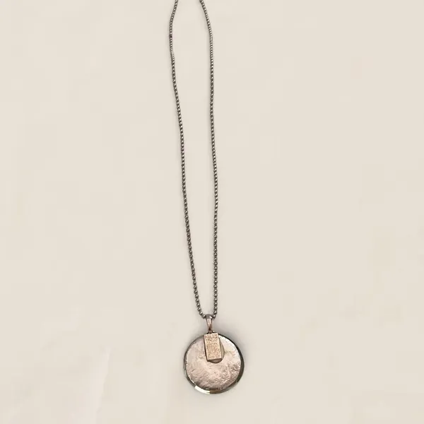 Source Unknown Vintage art glass Round Pendant Necklace Silver Tone Chain - Image 3