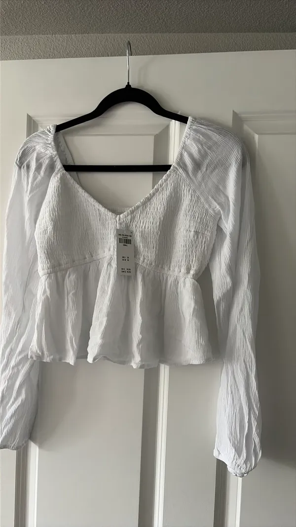 Hollister white slightly cropped top S - Image 3