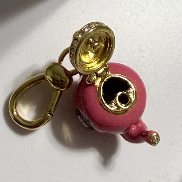 RARE LIMITED EDITION Juicy Couture Pink/Gold Tea Kettle- Bag or Necklace Charm - Image 8