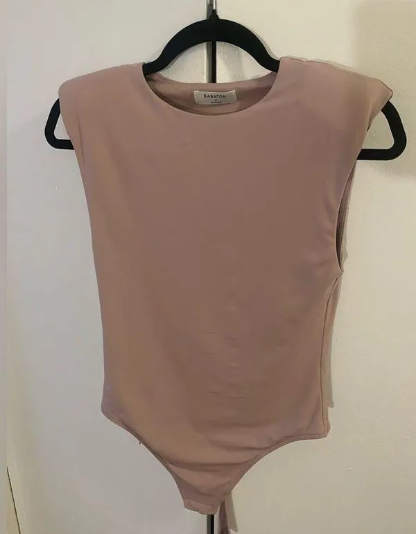 Aritzia babaton sculpted bodysuit with shoulder pads. - Image 4