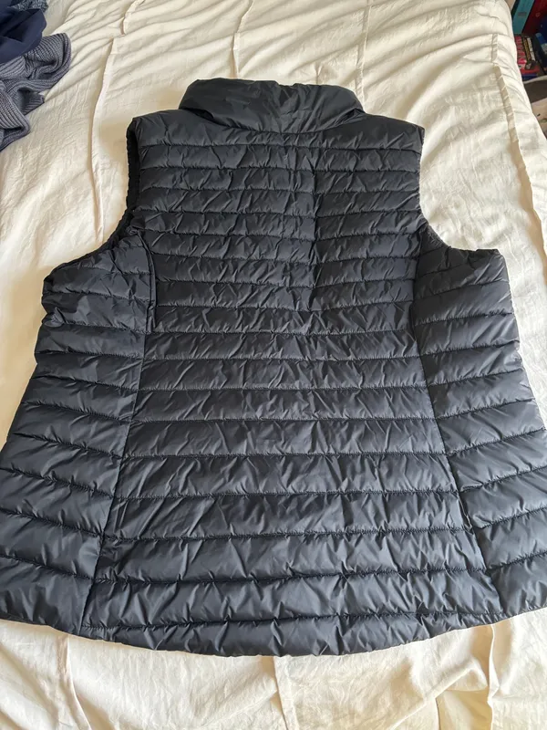 Black Old Navy Puffer Vest - Image 2