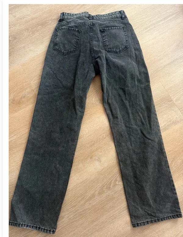 SHEIN Dark Gray Acid-Wash Straight-Leg Jeans Size M - Image 5