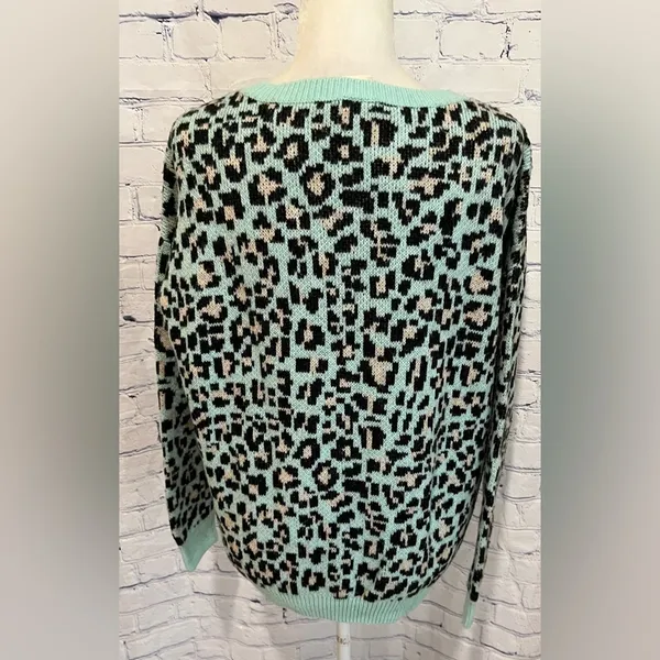 PINK Victoria’s Secret Cheetah Print Oversized Aqua/ Black Chunky Sweater Medium - Image 4